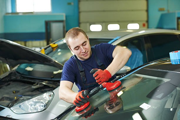 Choose The Right Auto Glass Service